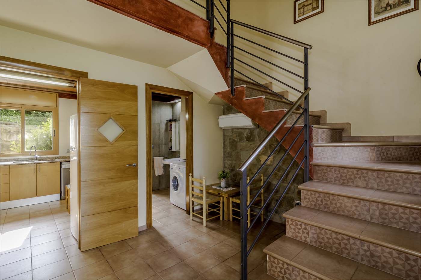 Escaleras al primer piso